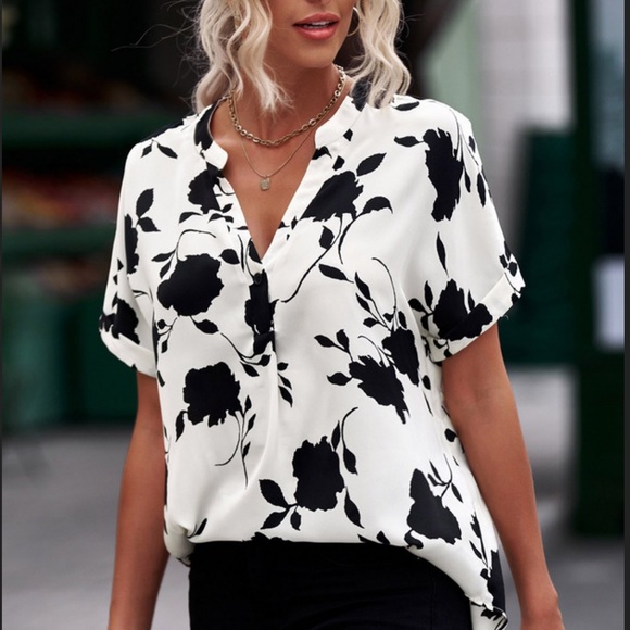 Private Label Tops - #31 1 Left! White & Black Floral V-Neck Top